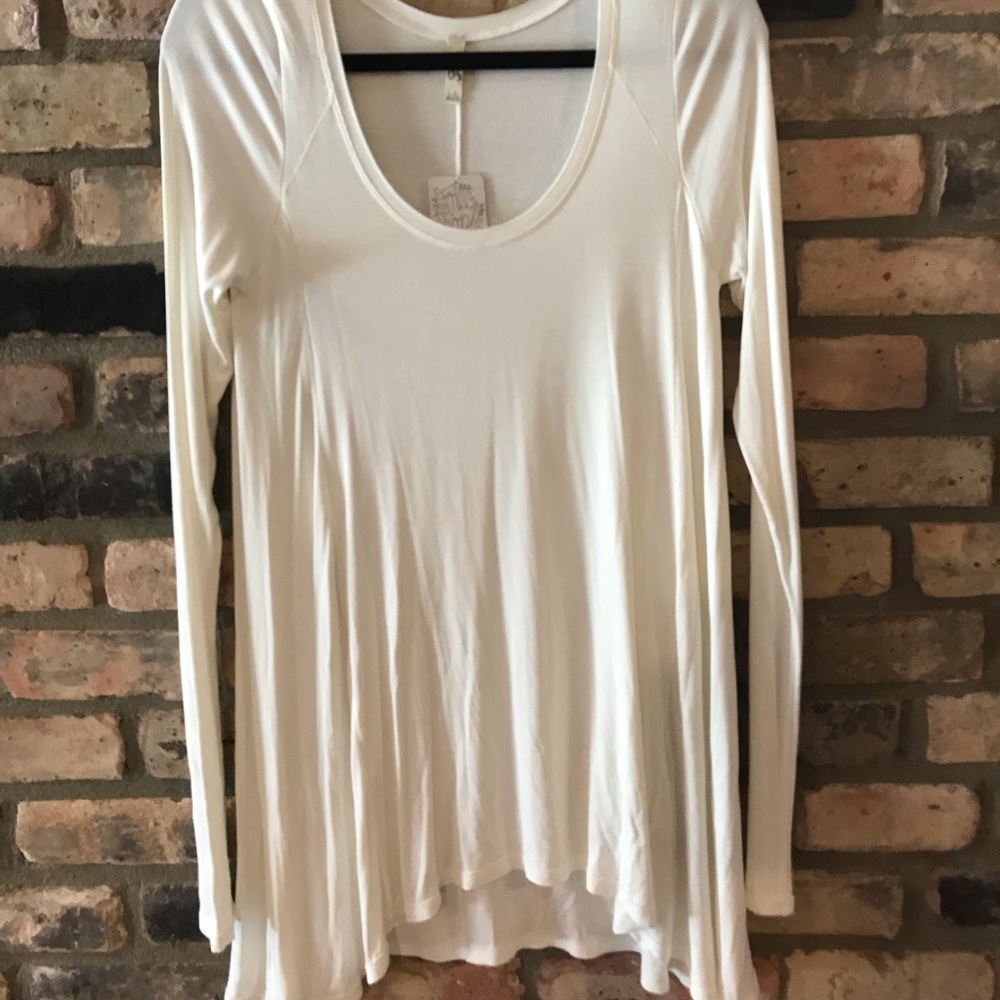 L Free people long sleeve tee.